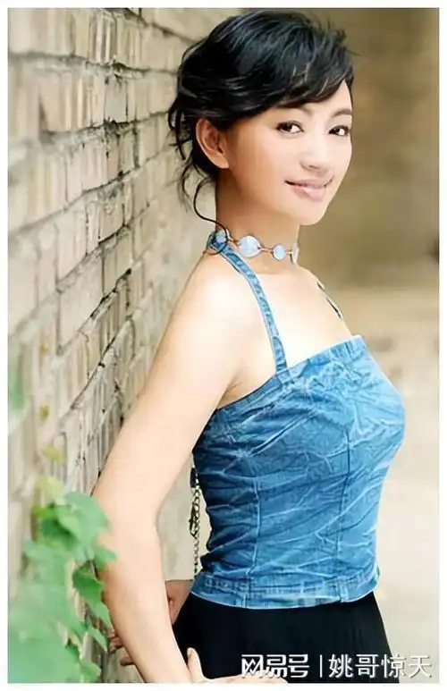 近日,已淡出演艺圈许久的演员罗海琼因一段视频重回大众视野.