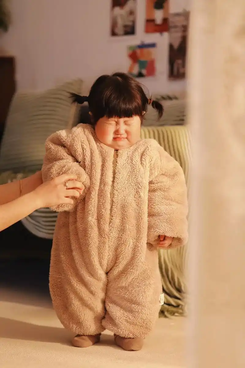 南宁儿童写真记录一岁的表情包女孩