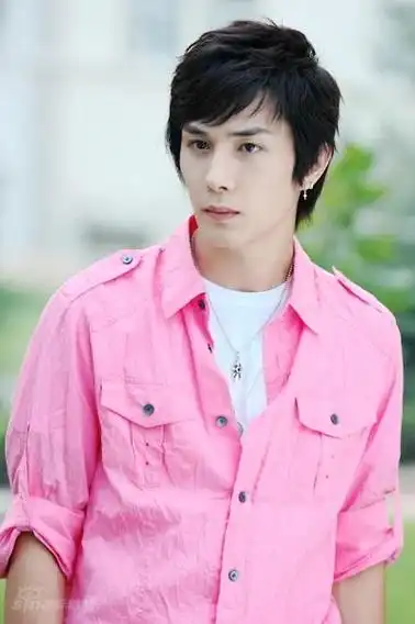 考古到了李承铉旧照看看帅哥