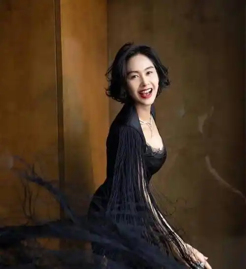 朱茵说起来也是那个年代港风女神代表了,但其实在《大话西游》之前我