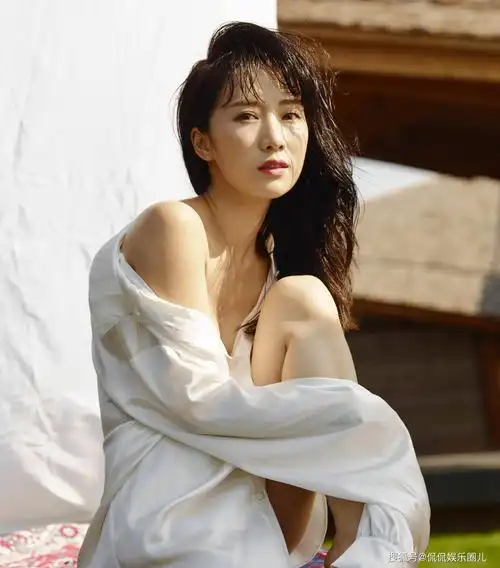 38岁阔太李念,真是性感尤物!饱满饱满着实迷人啊!