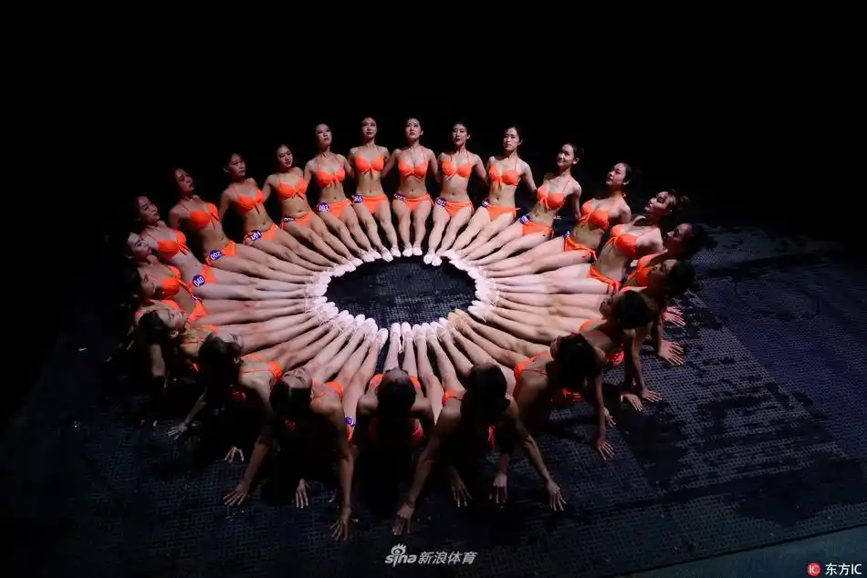 腿长2米!比基尼美女角逐最艳妲己