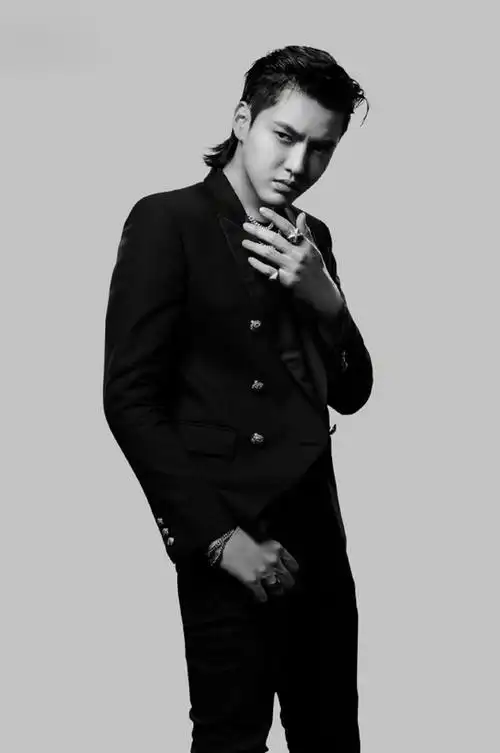 吴亦凡霸气撩人时尚写真图片