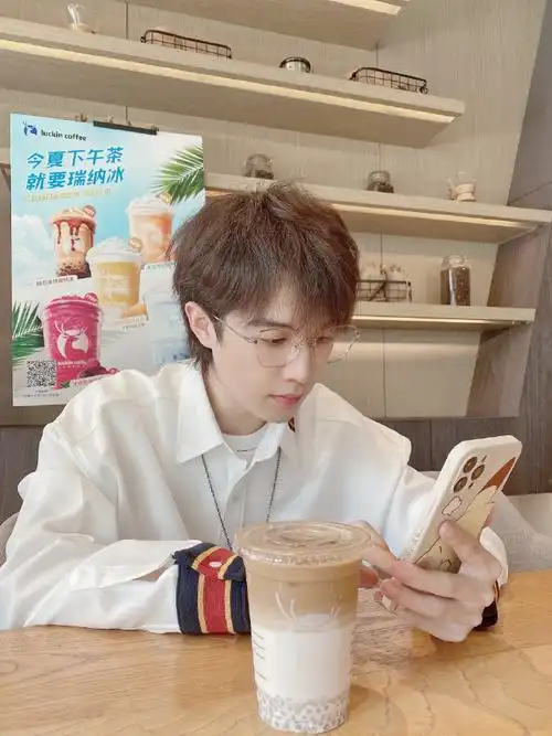 cv倒霉死勒#虽然是最近几个月才认识的梅梅,也是第一次给梅梅过扇日