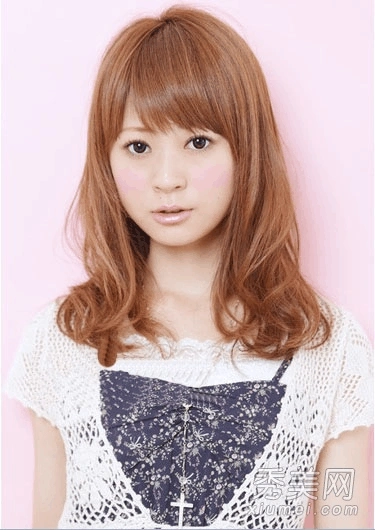 为鹅蛋脸女生设计发型 6款发型最适合鹅蛋脸