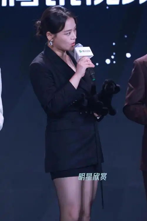 马思纯94|西装搭配黑丝高跟鞋