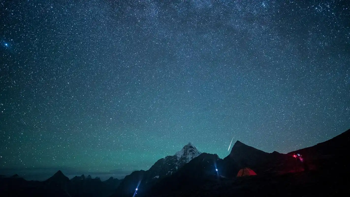 山顶天空唯美流星图片桌面壁纸高清大图预览1600x900_风景壁纸下载_美
