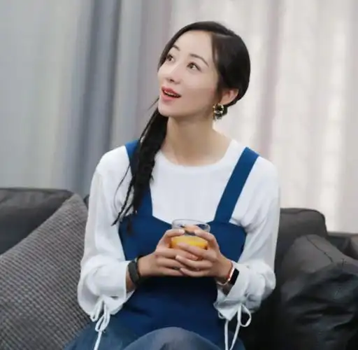 出道多年不靠背景,一步一个脚印,39岁活出了自我(韩雪老爸是韩三平吗)