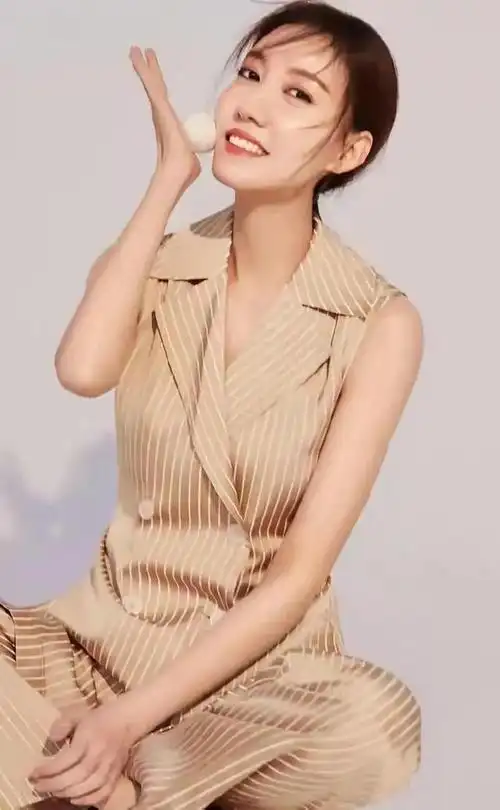 高露气质高雅知性迷人