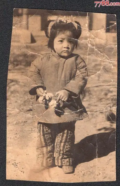 滚动鼠标滚轴,图片即可轻松放大,缩小更多"老照片