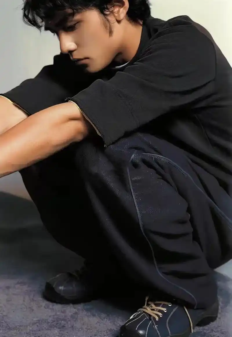 偶尔翻到n年前存的杰伦的图片,真帅 #周杰伦 - 抖音