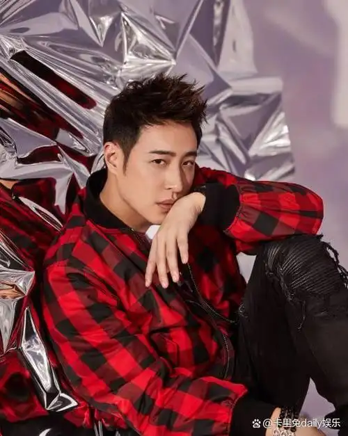 潘玮柏陪老婆商场逛街买戒指,宣云大长腿真出镜,真夫妻就是好嗑