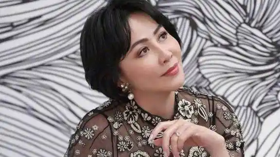 58岁刘嘉玲霉霉演唱会大胆表现年龄界限的挑战还是逾越