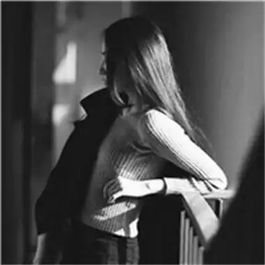 有些伤感的清纯女生头像图片唯美女生意境黑白高清图片大全