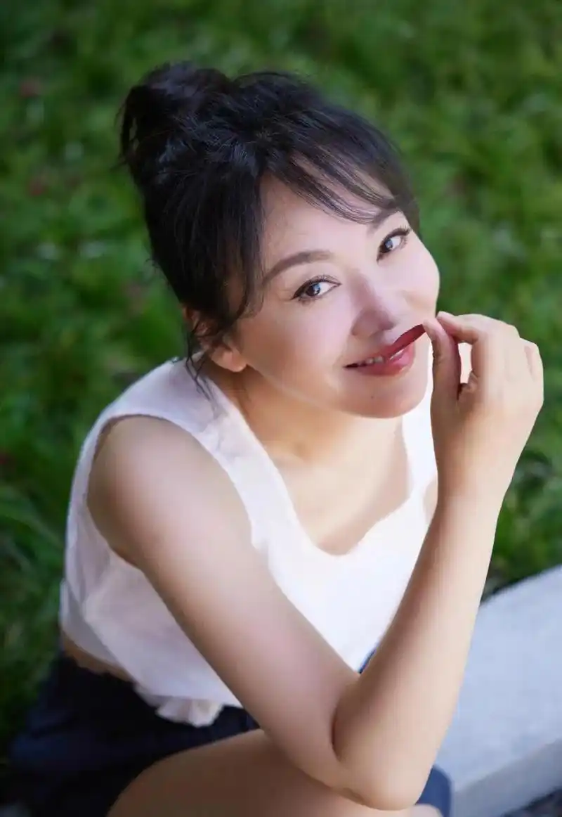 闫妮是最适合做人妻的女人!看多了让人心潮澎湃,女人味飘香四海!