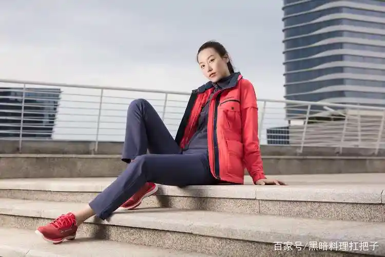 超模石闻春日大片曝光 轻松解锁时尚运动风