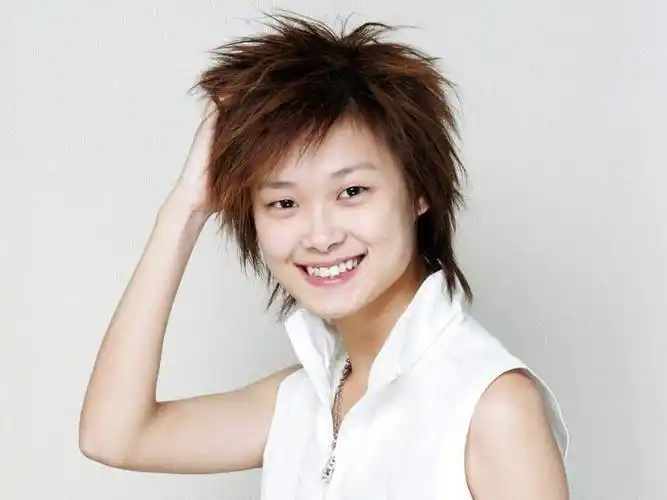 超级女生李宇春(《超级女声》6位冠军现状:多人已无人问津,唯有李宇春