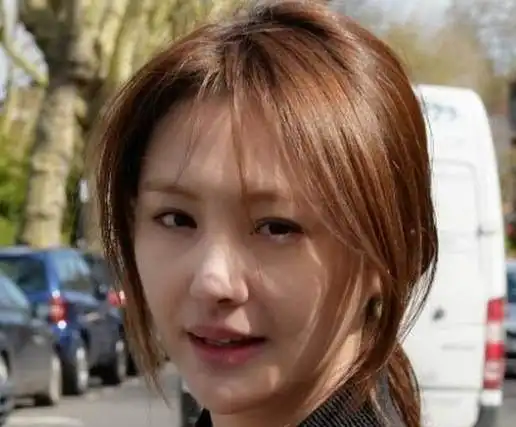 郑爽素颜真的是漂亮极了,不愧是小仙女,而且性格也十分好.