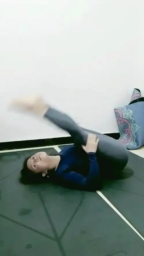 瑜伽最尴尬的动作之一难度有点大