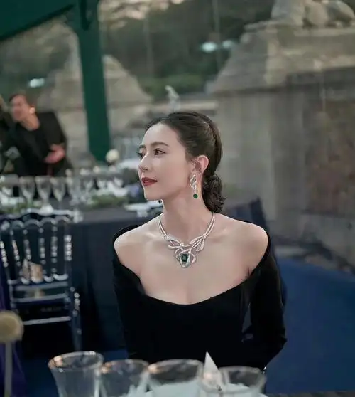 高圆圆这套黑色礼服搭配项链,气质无与伦比|高圆圆|礼服|项链_新浪