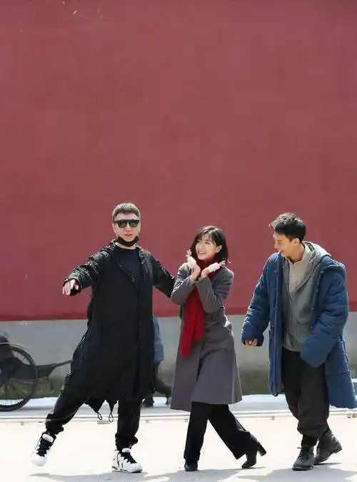 万茜和孙红雷大家都很熟悉了.不少网友都冲过去了.他们也是老演员了.