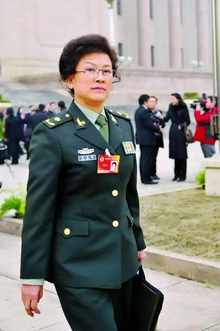 宋春丽英姿飒爽.