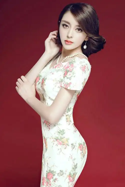 一个身材靓丽气质优雅高贵的美丽女神