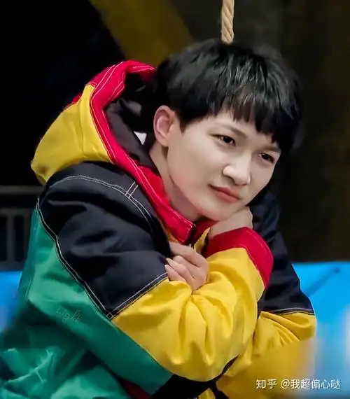 有没有周深超级可爱的照片呀