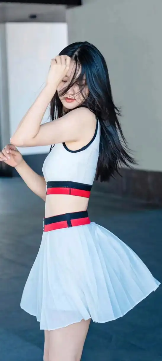 许龄月,清新脱俗,穿小背心太美了吧!