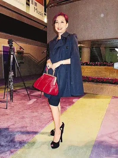 邝美云与恒基高层拍拖强调男方已离婚