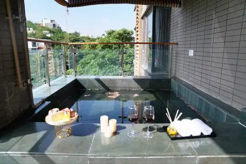 【居里】纯真温泉入户轻奢风3居套房|大泡池|浴缸|麻将烧烤