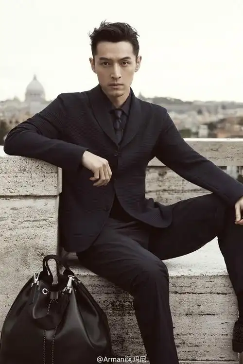 胡歌帅成亚曼尼代言人 穿西装,针织衫卖翻天