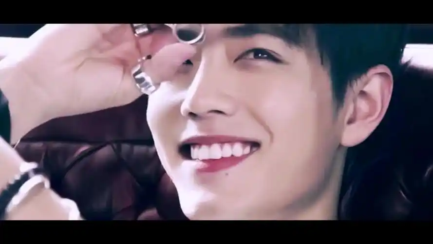 肖战绝美笑容混剪糖分超标预警这男人该死的甜美