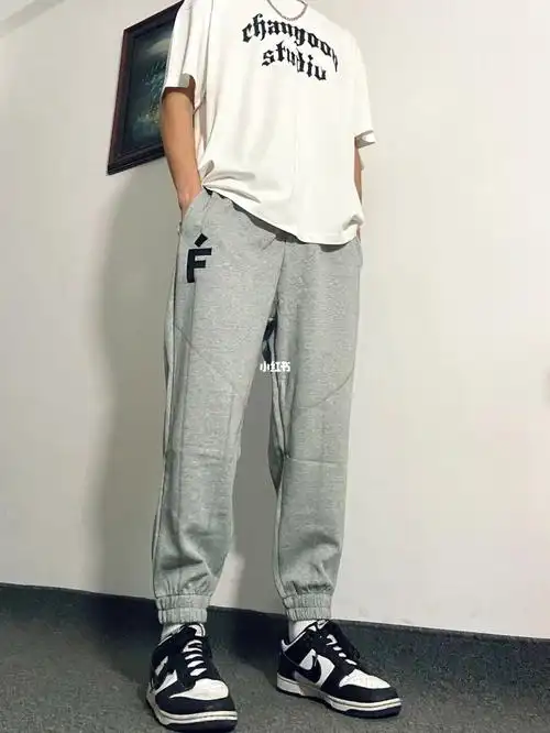 灰色运动裤怎么搭71180男生穿搭分享
