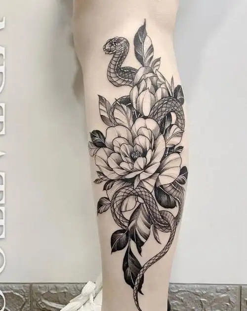 素花蛇纹身图片_腿部脚部几何点刺素花蛇小腿纹身图案