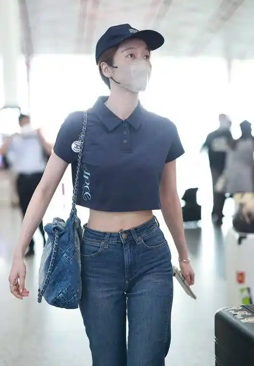 张雪迎现身北京机场,夺命的细腰太时尚,羡慕嫉妒恨我说倦了啊!