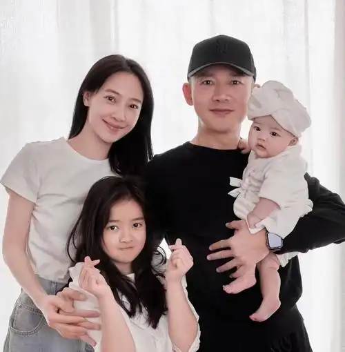 聂远为10岁长女庆生,小9岁娇妻好少女,1岁小女儿罕见出镜像姐姐