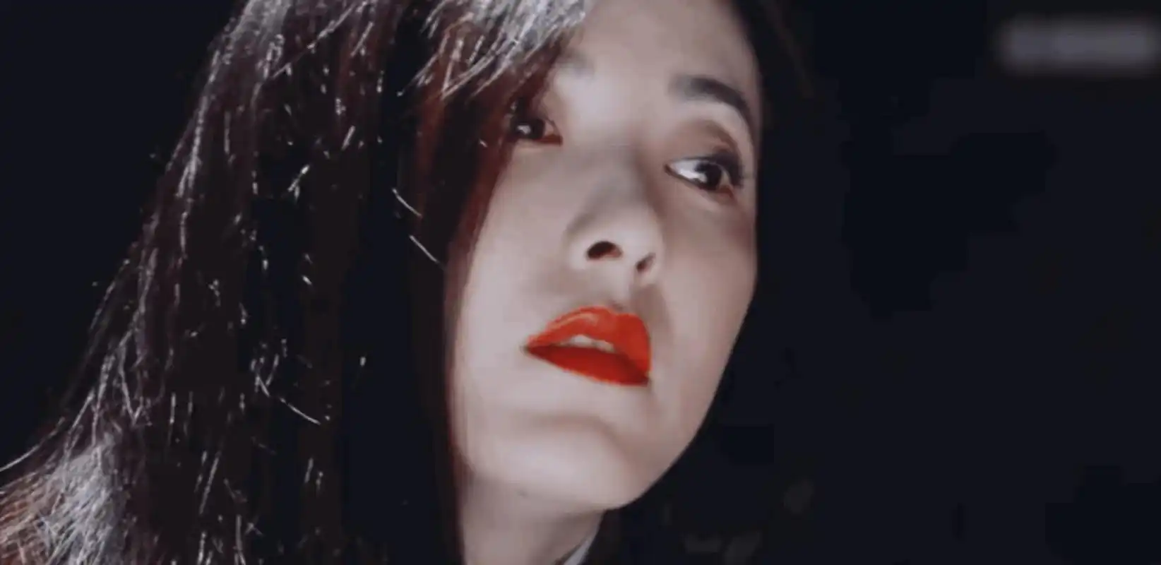 曾黎虽然漂亮,但关键演技却太好了. 她的每一次微笑都散发着成熟女性