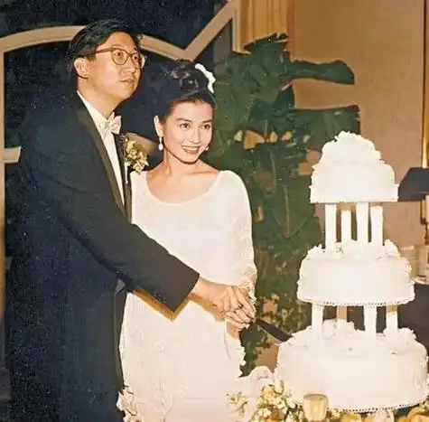 钟楚红汤镇业 钟楚红万梓良的电影-泛经验