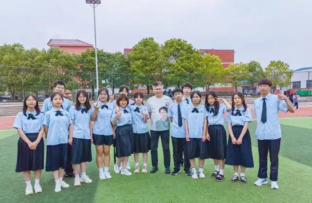 青春不留白毕业不散场贵溪市文坊中学九年级学生毕业照开拍