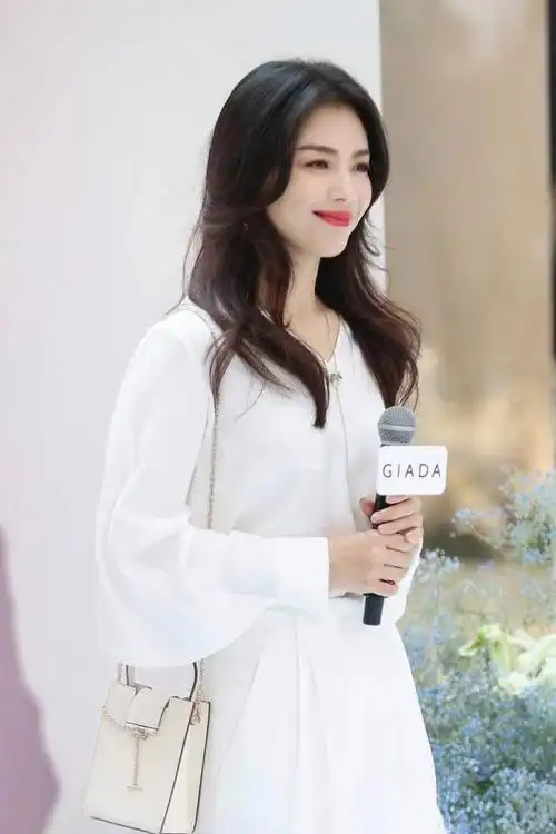 44岁刘涛撞脸28岁韩素希,她到底赢在了哪里?