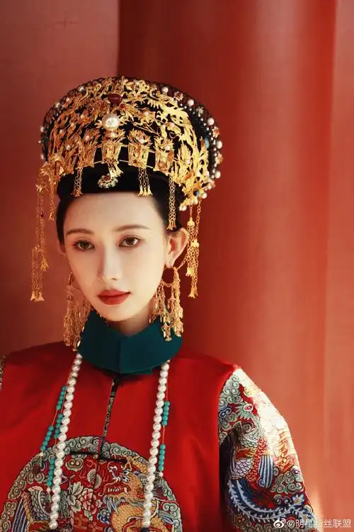 #李奕臻刺绣国风大片##因为生命有奇迹##李奕臻宫廷古装造型#