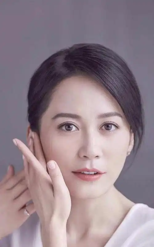 许晴50岁俞飞鸿48岁林志玲45岁个个美若天仙却至今未嫁