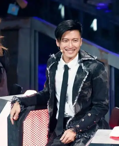 40岁谢霆锋留的这4款发型,魅力十足,你有剪过同款吗?