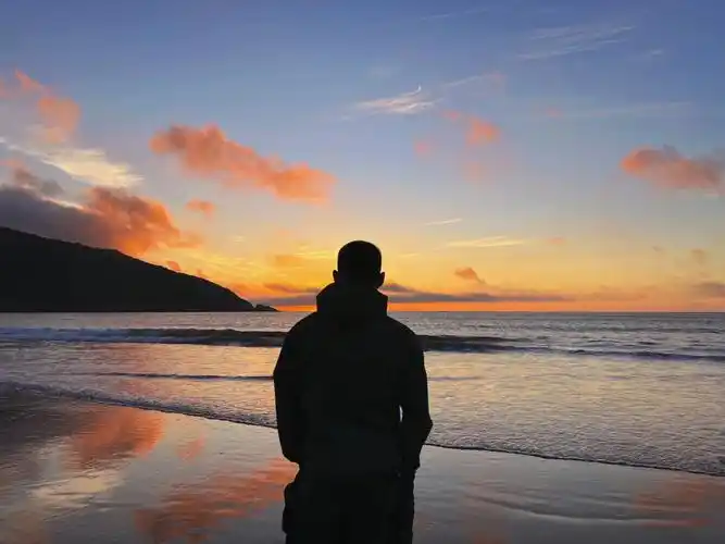 在日出时和你看海