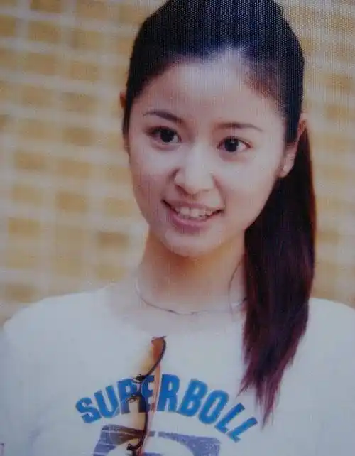 林心如晒16岁旧照,面带婴儿肥清新可人,刚出道的她原来这么美_时尚