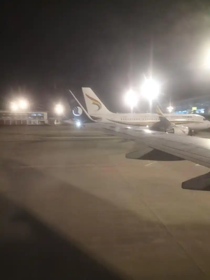 深夜抵达吴圩机场夜景