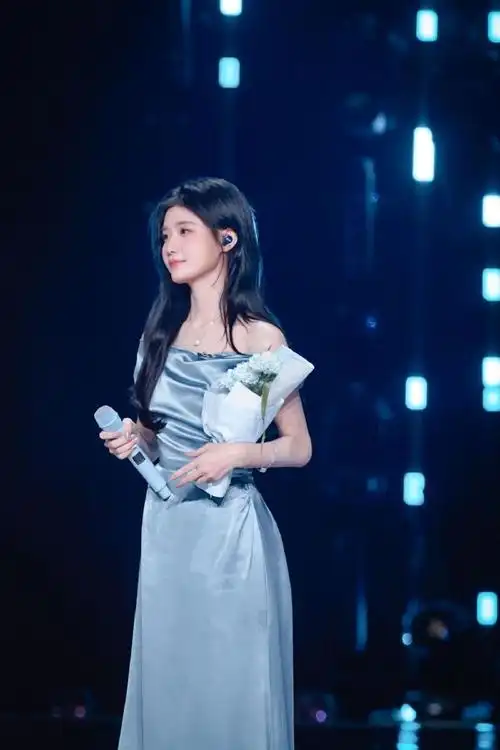 好喜欢全能女孩@陈意涵estelle在节目中带来的原创歌曲,实在是太好听