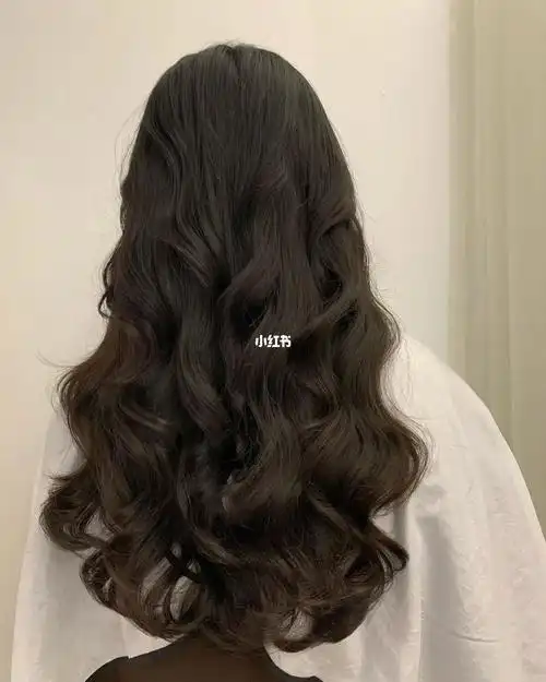 中长发女生一定不能错过的甜美法式烫发