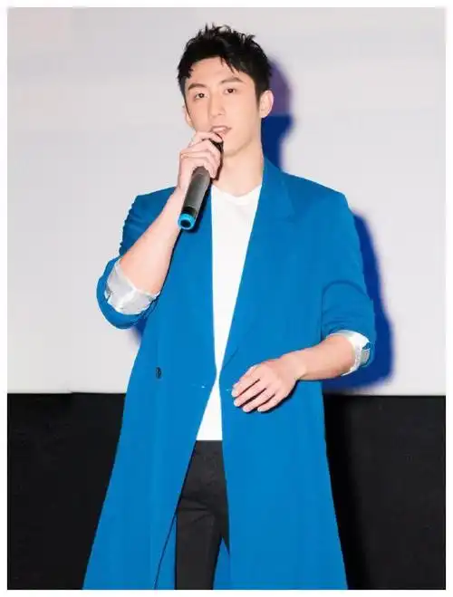 演员黄景瑜16岁辍学却能红透娱乐圈成名的背后只因为一条短信